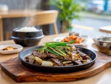 10分鐘速成！洋蔥炒肉家常快手菜，鮮香開胃又下飯