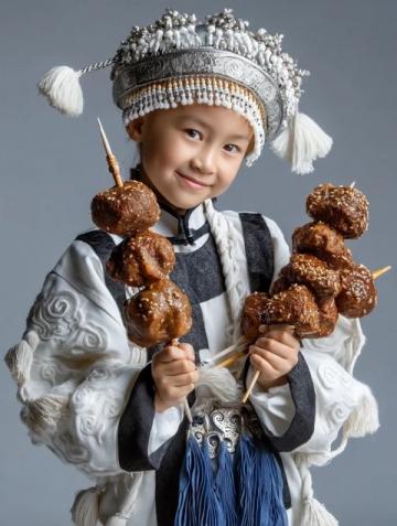 **標(biāo)題農(nóng)村美食大揭秘！這道傳統(tǒng)美味竟成網(wǎng)紅爆款，網(wǎng)友吃一口就停不下來！**