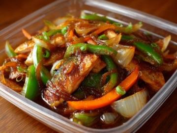 家常版魚香茄子的簡(jiǎn)單做法，酸甜可口超下飯