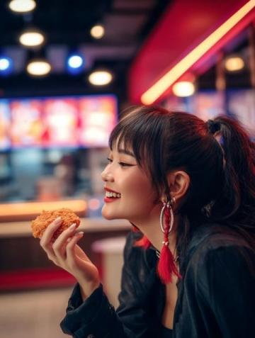一條菜少、還貴的差評(píng)，如何讓這家5元自助快餐店逆襲成網(wǎng)紅？
