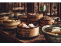 潮州美食作為中國四大菜系之一粵菜的重要組成部分，以其精致講究、清而不淡聞名遐邇