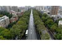 廣州的氣溫漸漸攀升，假期里總想著到戶外走走,交通便利、地鐵直達的白云山