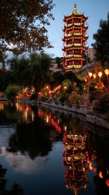 北京通州月亮河小鎮(zhèn)夜市:從疫情復(fù)蘇到五一爆火的蛻變之旅