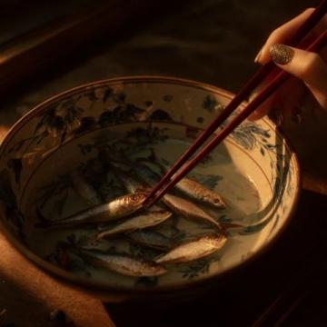 （美食之江西篇）鄱陽湖銀魚蒸蛋：六百年漁火淬鮮魂，長江非遺密碼*。