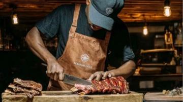 淄博燒烤：獨(dú)具特色的美食風(fēng)潮席卷全國(guó)