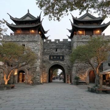 阜陽有不少值得一去的景點(diǎn)，以下為您制定不同時間安排的旅游攻略
