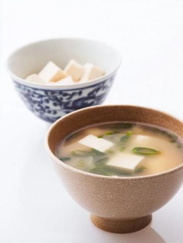 白菜豆腐三鮮湯：簡單營養(yǎng)，全家適宜的養(yǎng)生佳品