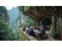 張家界三日游攻略:實(shí)用貼士與最新資源信息,深度挑戰(zhàn)天門山、國(guó)家森林公園經(jīng)典游,避坑指南與美食推薦