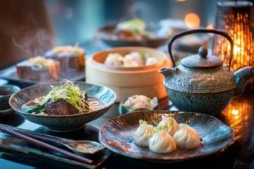 云南美食以其多樣性和獨特的風(fēng)味著稱，融合了多民族飲食文化
