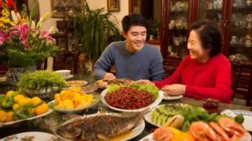 李大姐喜迎婆婆89歲壽辰，攜夫返鄉(xiāng)探親孝心滿滿
