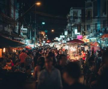 南寧夜市：排隊(duì)1小時(shí)也要嘗的街頭美食盛宴，100元扶墻走的味覺(jué)狂歡！