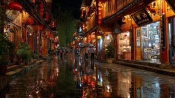 今晚到懷遠(yuǎn)西路，發(fā)現(xiàn)懷遠(yuǎn)夜市旁邊有一個(gè)小巷——幸福巷。
