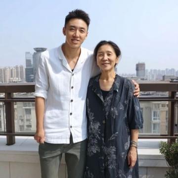 因?yàn)楣ぷ麝P(guān)系，今年的跨年我是跟先生一起去淄博度過的，沒有帶寶寶，正好