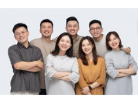穿過月亮的旅行主創(chuàng)團隊武漢行，與粉絲親密互動