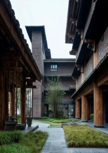 烏鎮(zhèn)，這座擁有千年歷史的江南古鎮(zhèn)，宛如一顆璀璨的明珠，散發(fā)著迷人的魅力