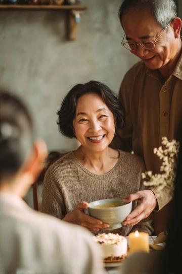 李大姐喜迎婆婆89歲壽辰，攜夫返鄉(xiāng)探親孝心滿滿